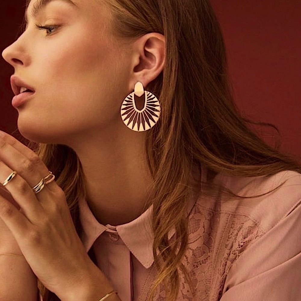 ✨🎉HOST PICK!🎉✨🔥REPEAT SELL OUT🔥 Gold Vermeil Fan Hoop Earrings - Picture 7 of 7